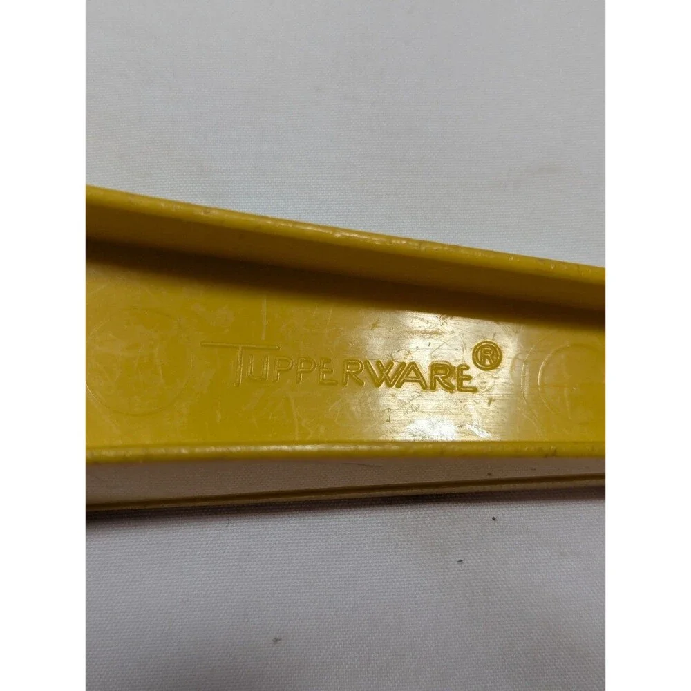 Tupperware Yellow Handheld Strainer – 7.5